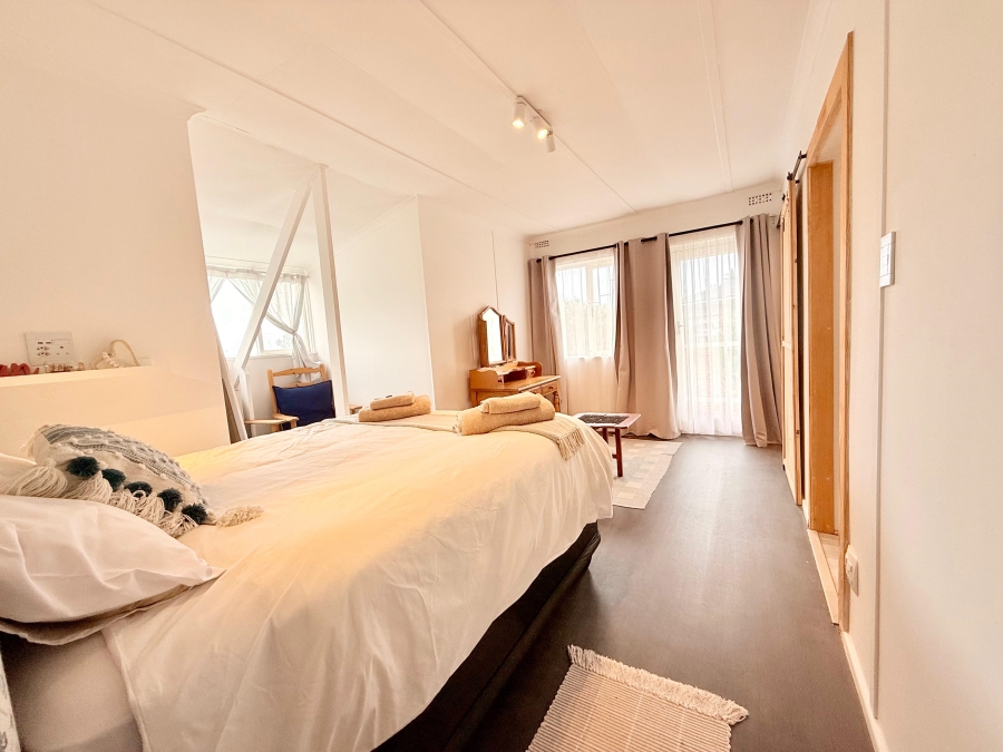 5 Bedroom Property for Sale in Sandbaai Western Cape